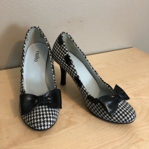 Rialto Houndstooth Heels with Black Bows Size 9